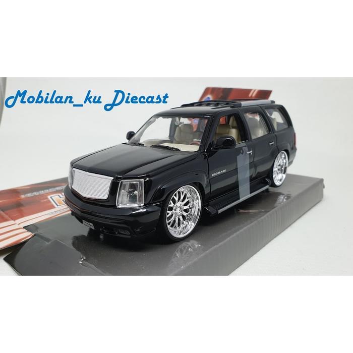 Diecast 2002 Cadillac Escalade Welly Hot Rider 1:24 Hitam