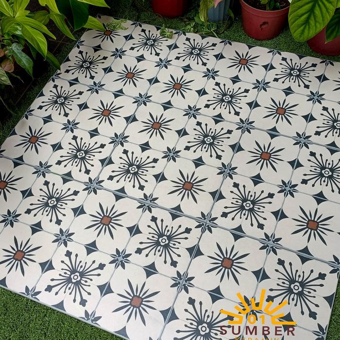Roman Granit Vintage Dgaudy Corola Gta332727R/Lantai Tagel 30X30/Granit Motif Batik