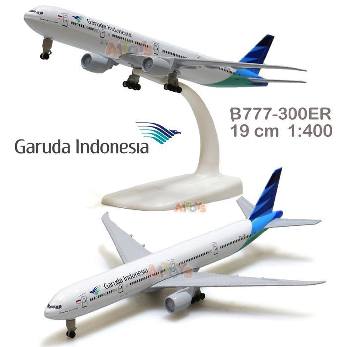 Diecast Pesawat Garuda Indonesia Boeing B777-300ER 19 cm 1:400