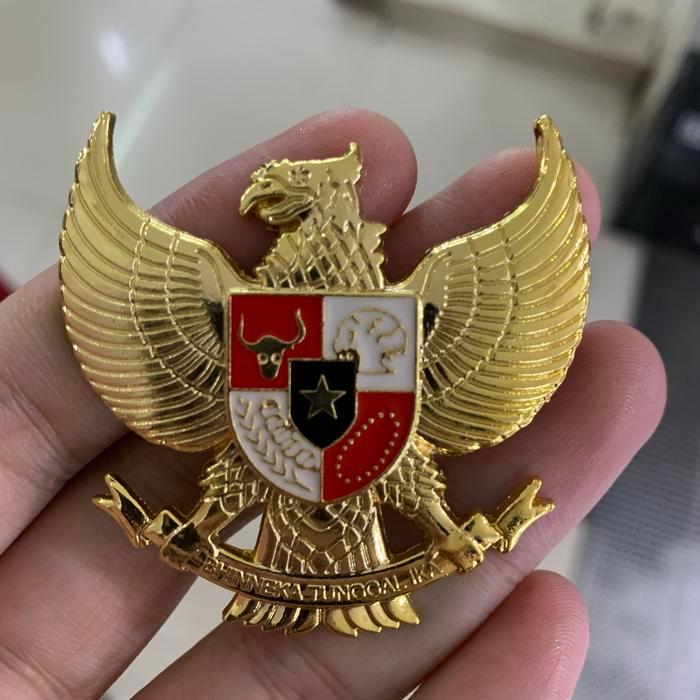 Pin garuda kuningan cor 5 cm magnet terbaru