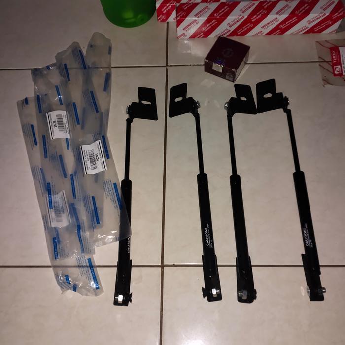 Hidrolik Kap Mesin Starlet Kapsul