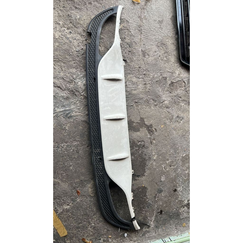 Diffuser bumper belakang W205 amg 2013-2014-2015-2016-2017-2018 original