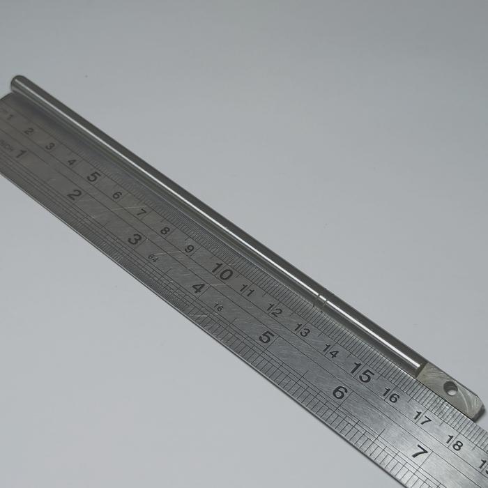 B1401-761-000 Tiang Jarum Mesin Lobang Kancing Juki