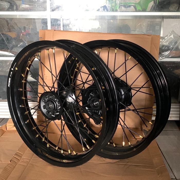 Paket Sumo Yamaha WR 155 Tanpa Ban Ukuran 300-350-17 Velg Rossi Tromol Scarlet untuk Motor Sport