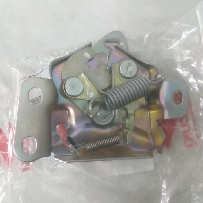 Door Lock Kap Mesin Ertiga