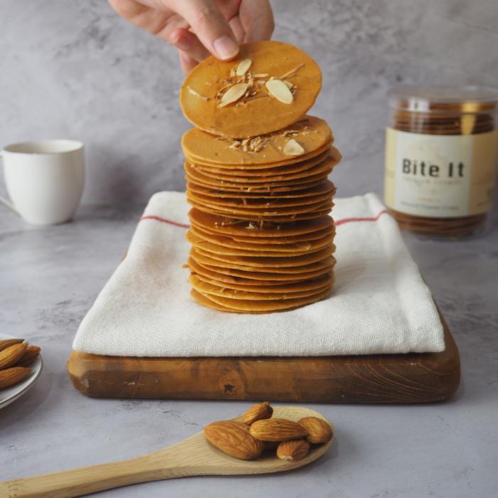 Promo Gift Bingkisan Mini Almond Crispy Bite It Cookies 70 Gr (Vanilla/Coklat/Greentea) Halal Bpjph