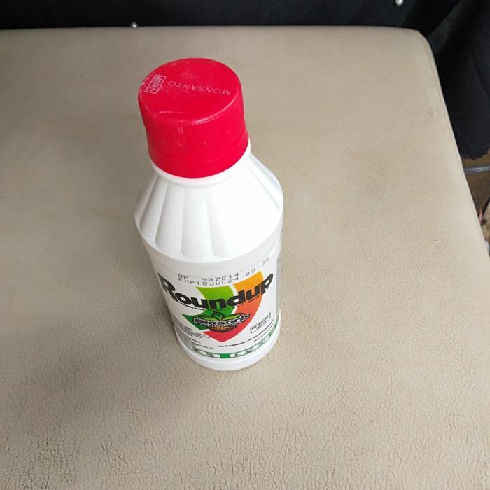 obat pembasmi rumput liar / obat matiin rumput/ pupuk cair pembasmi rumput liar -[RJaya]
