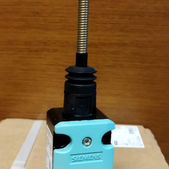 LIMIT SWITCH SIEMENS TYPE 3SE 5112-OCR01