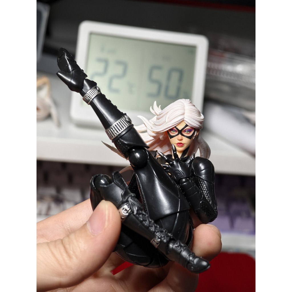 Handmade 1/12 Scale Catwoman Female Scale Black Cat Felicia Fluorescent Eye Head Carving For 6in