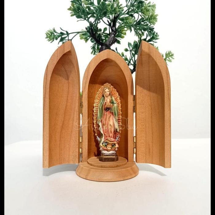 Patung Maria Guadalupe Dalam Tabung Rohani Katolik