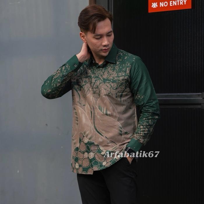 eyys- Slimfit Rakabumi Hijau Botol Kemeja Batik Slimfit Pria Tangan Panjang Dan Tangan