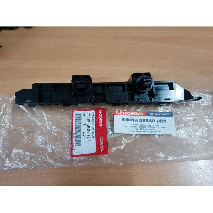 Bracket - Braket - Breket Atau Plastik Dudukan Bumper Bemper Depan Honda Accord Cm5 2003 2004 2005