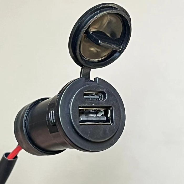 TERLARIS USB Port charging Motor Listrik
