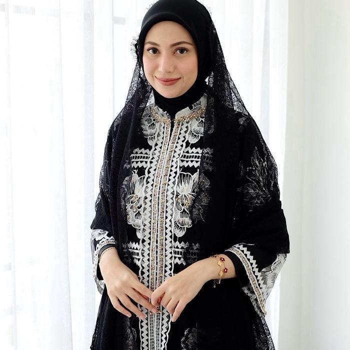 nq0q- Veil / Slayer Chantily By Sarah The Label