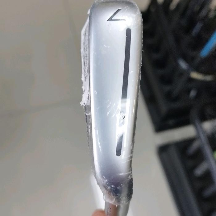 Iron 7 new taylormade P790 tungsten
