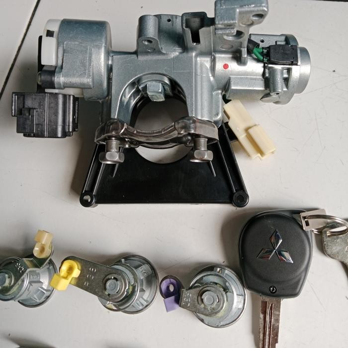 Jual Kunci Kontak Starter Set Kunci Pintu Mitsubishi Maven 100% Original Asli