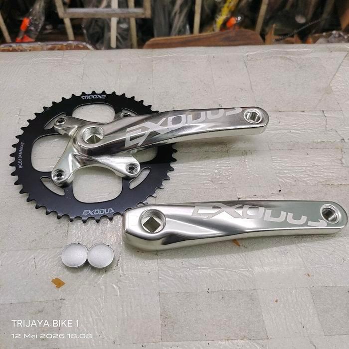 Crank Gir Single Speed Exodus Alloy Silver Dan Hitam 44T Bcd 104 4 Baut Bb Kotak Bisa Untuk 10 Speed