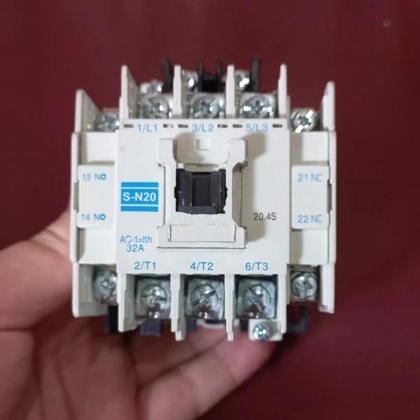 KONTAKTOR / CONTACTOR MITSUBISHI S-N20 SN-20 SN 20 SN20