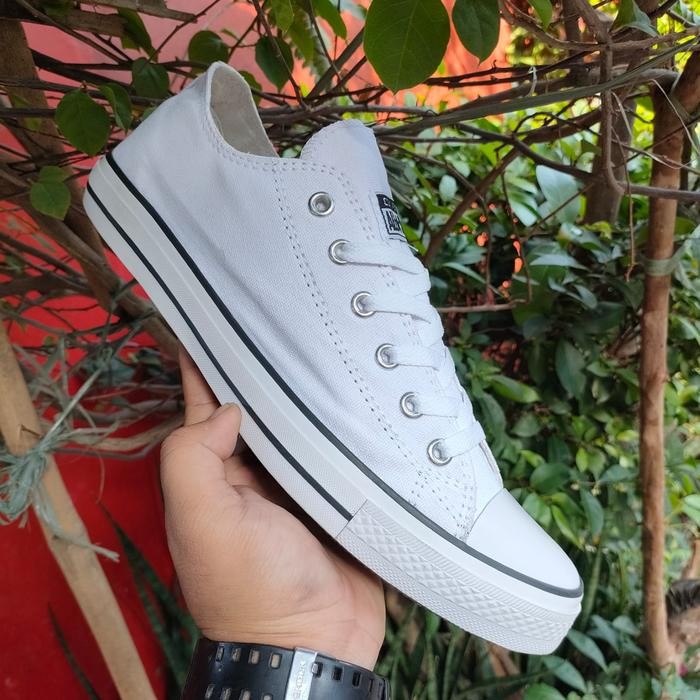 SEPATU PRIA UKURAN JUMBO BIG SIZE 45 46 PUTIH HITAM CLASSICS LOW