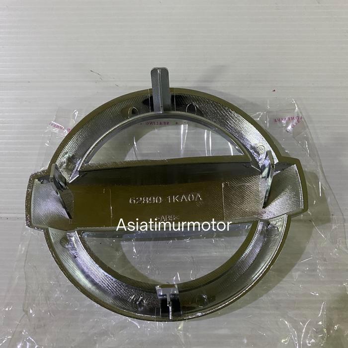 Emblem Logo Grill Grille Depan Nissan Juke