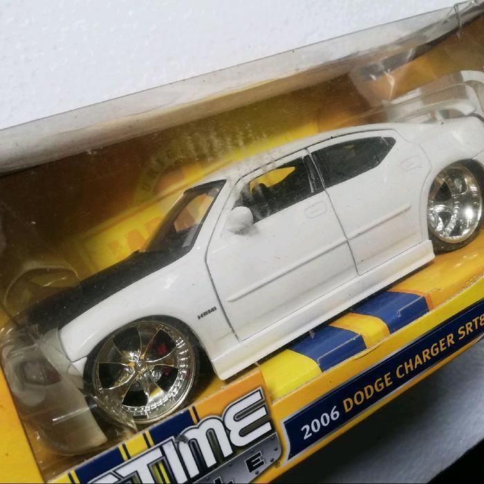 JADA 1:24 DODGE CHARGER SRT WHITE