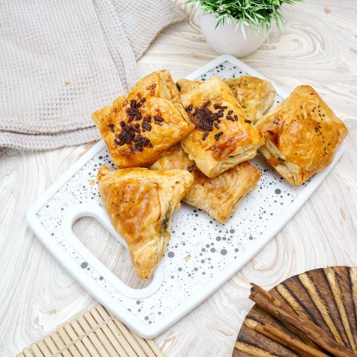READY Picnic Roll Pastry Beef/Chicken/Mini