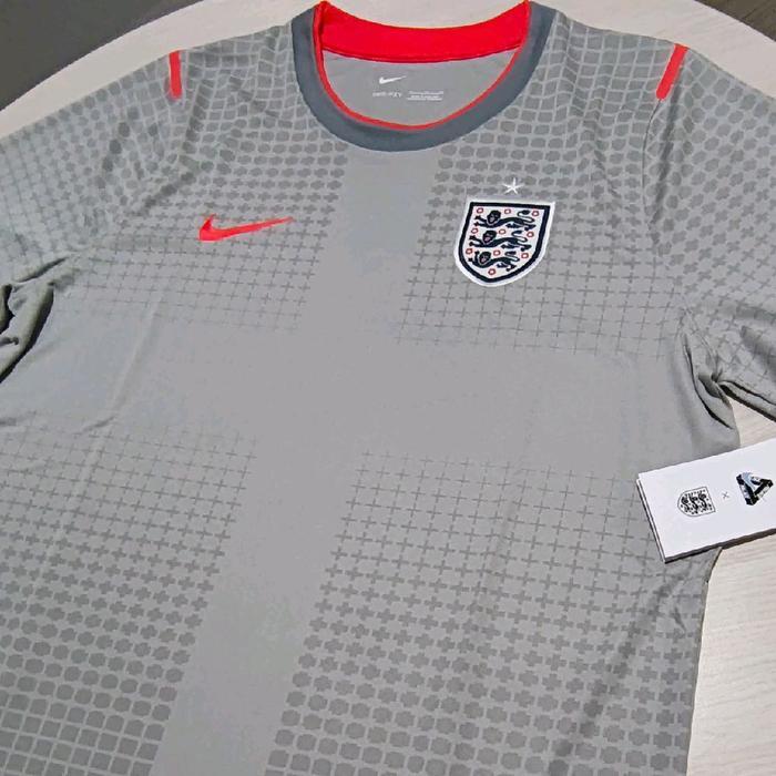 READY Jersey Prematch Inggris England x Palace World Cup 2026 Orinal