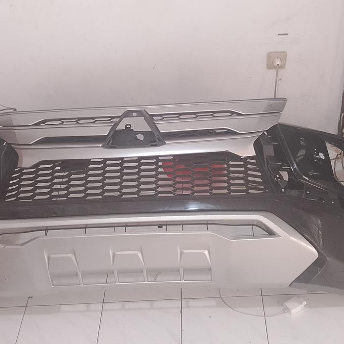 bemper depan Pajero 2023 original