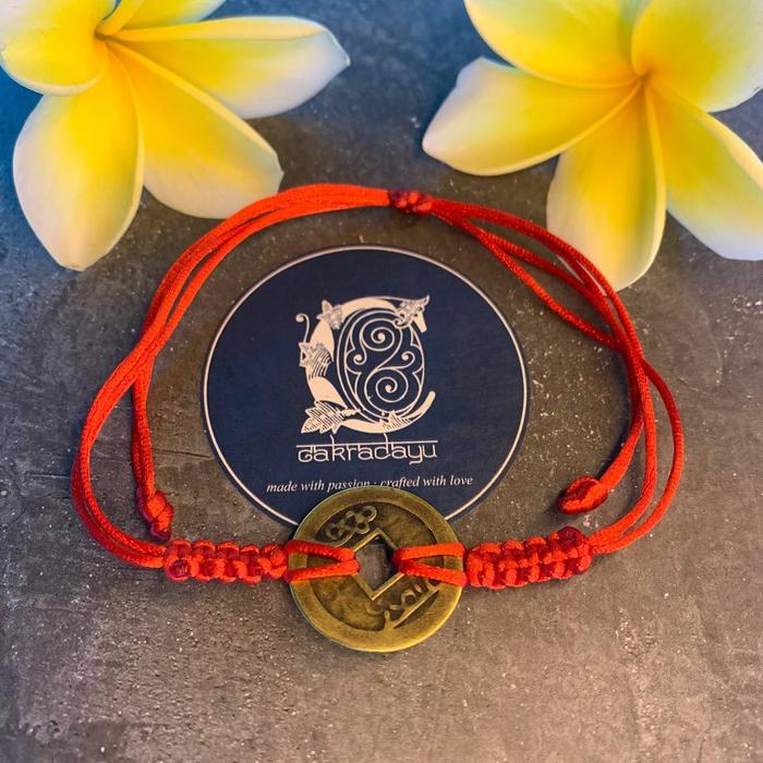 Vinicystore- Gelang Feng Shui Pis Bolong Handmade Dengan Tali Satin Merah Dan Koin Cina Variasi