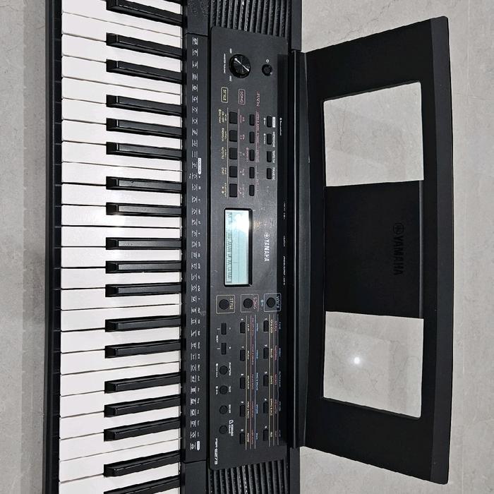 Keyboard Musik Yamaha PSR E273 SECOND