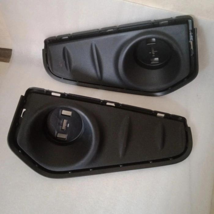 Cover Reflektor Bemper Belakang Avanza Veloz 2019