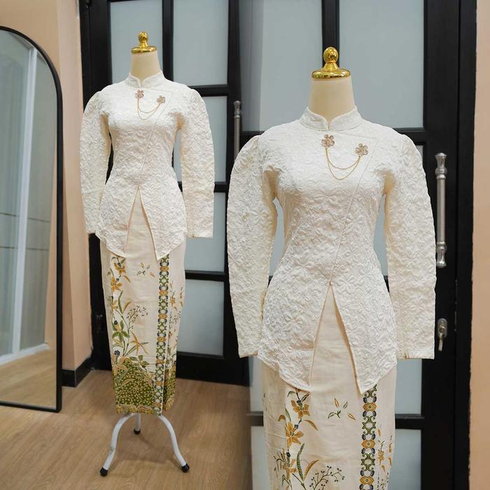IZARABATIK - Kartika Series Jaguard Fukuro Free Bross Cantik Set Kebaya Batik Modern Couple Wisuda L