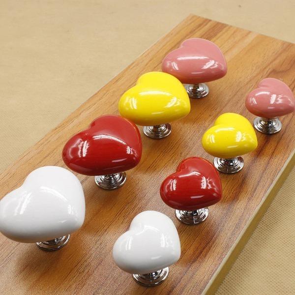 QUALITY Handle Pegangan Tutup Closet Pengangkat Tutup WC Bentuk Love Plastik