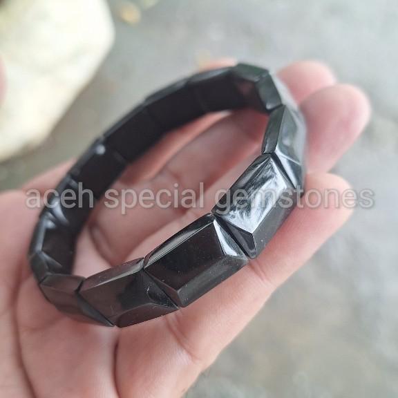 giok aceh, gelang batu giok hitam black jade asli aceh, gelang giok bentuk cutting, giok terbaik,