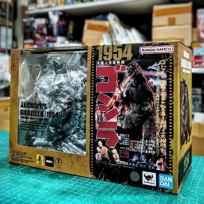 SHM SH Monster Arts Godzilla 1954 Movie Graphic Plus