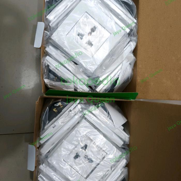 Schneider Kb413S Stop Kontak 3Pin/Stop Kontak 3 Pin Schneider Kb413S