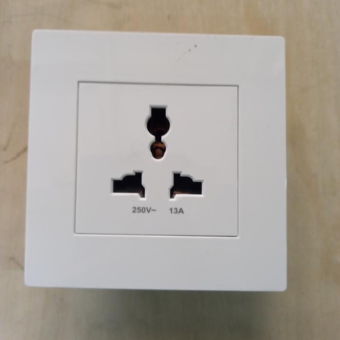 NEW stop kontak universal 1 gang boss B10413S 13Amper 250V B1000