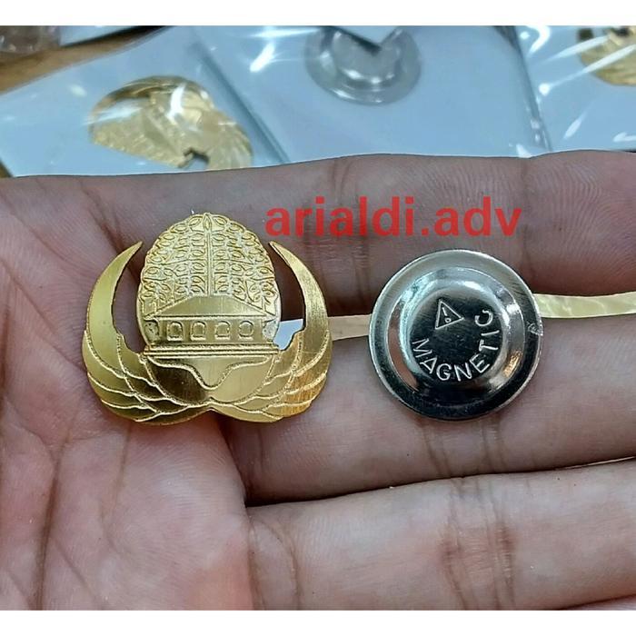 Terlaris pin korpri eching kuningan disepuh emas ukuran 3 cm magnet pin korpri magnet SALE