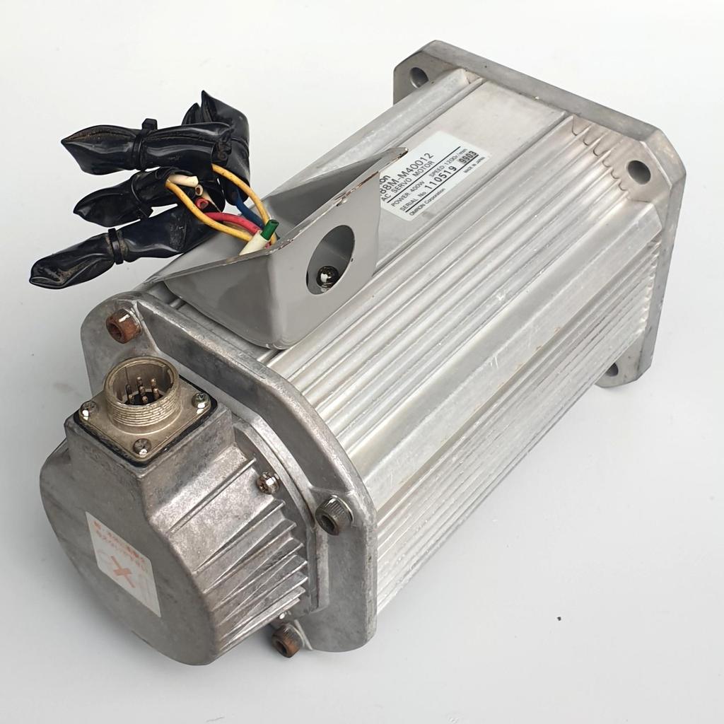 omron servo motor R88M-M40012 ,400watt speed 1200r/min