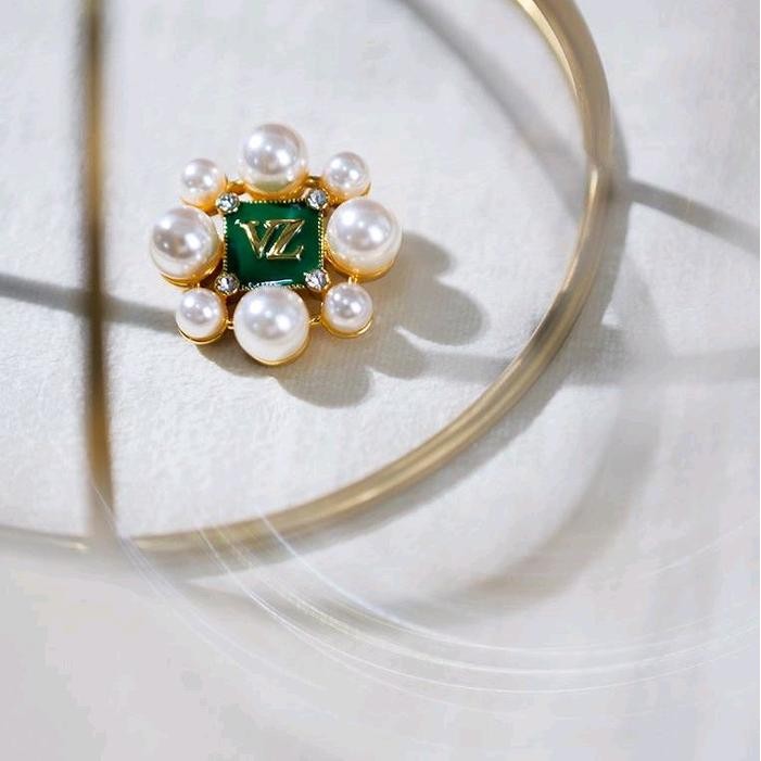 VIVIZUBEDI - VZ Luxia Brooch - Amazon Green