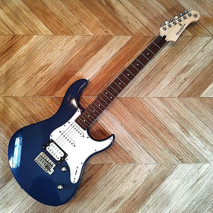 Gitar Yamaha Pacifica 112 V