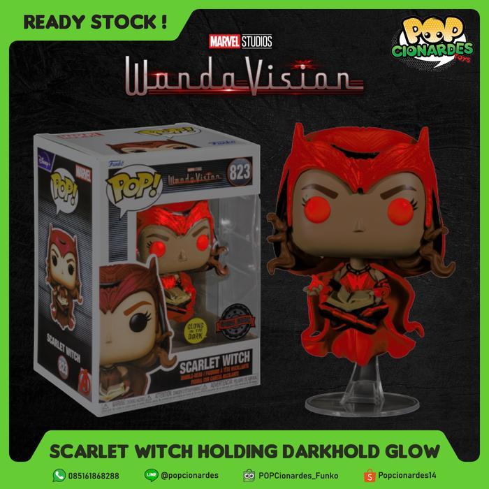 Funko POP - Scarlet Witch Holding Darkhold Glow #823