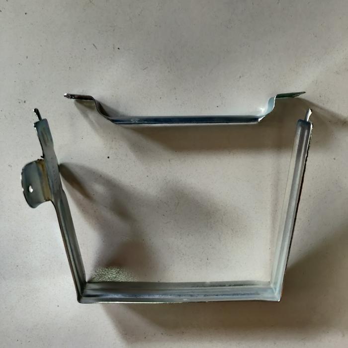Gantungan Talang Kotak / Bracket Talang Kotak / Klem Talang Kotak 4"