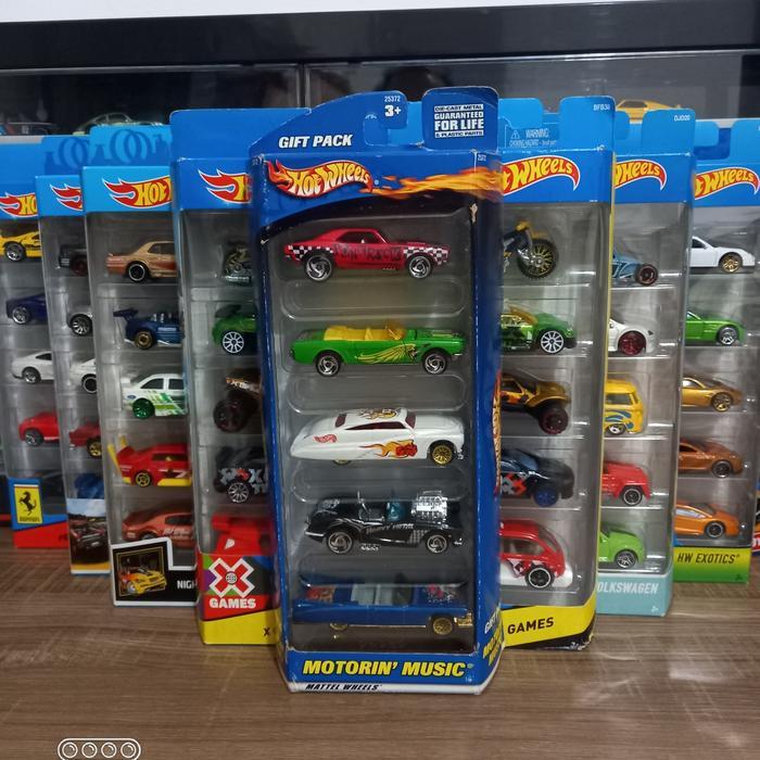 HOTWHEELS GIFT PACK 5 PCS 67 CAMARO MERAH OPEN HOOD