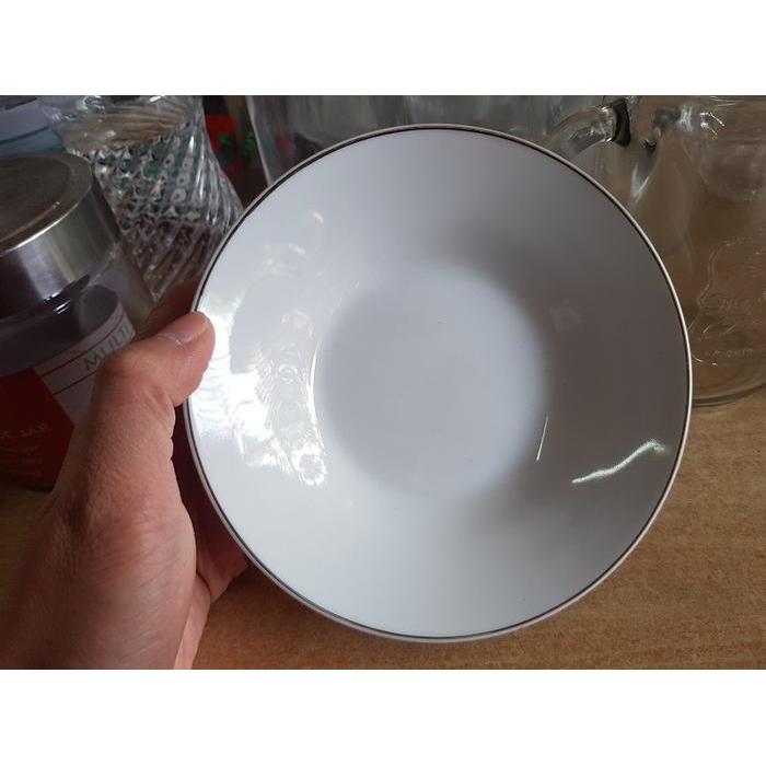 Piring keramik/ Piring porcelain/ Piring keramik kecil/ Piring