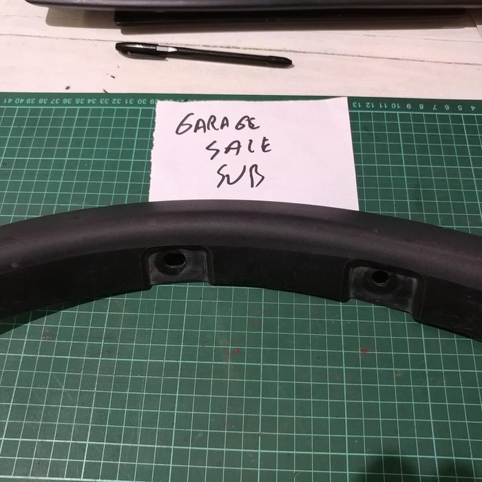 Over Fender Outlander Sport Bagian Belakang Kiri