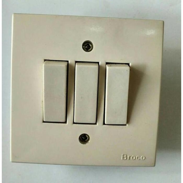SALE SAKLAR TRIPLE BROCO SAKLAR BROCO 3 GANG STANDARD SERIES 6613