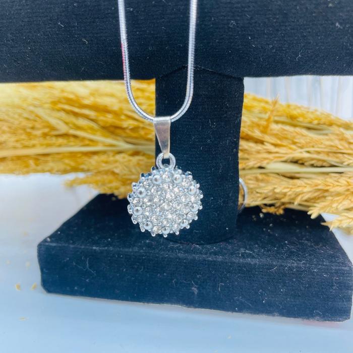 Kalung Titanium Liontin Bulat Putih Perhiasan Hadiah