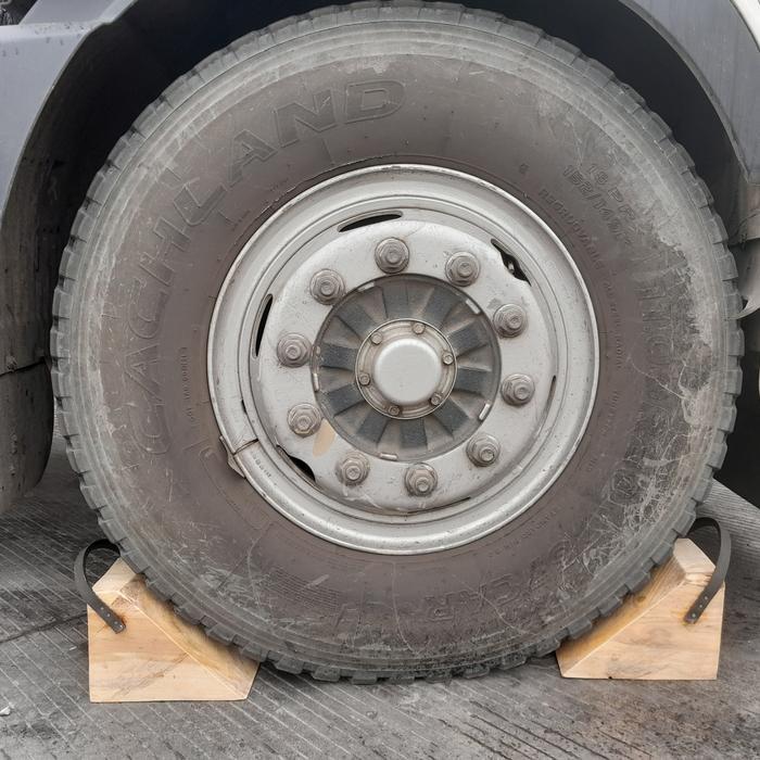 SALE ganjalan ban stoper ban truk ganjalan ban bahan kayu Tire ORIGINAL
