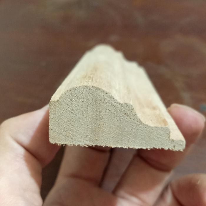 Top LIS KAYU WALL MOULDING